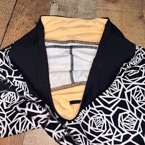 Lululemon Real Quick Crop *Full-On Luxtreme
Posey Black White / Black - Picture 9 of 14